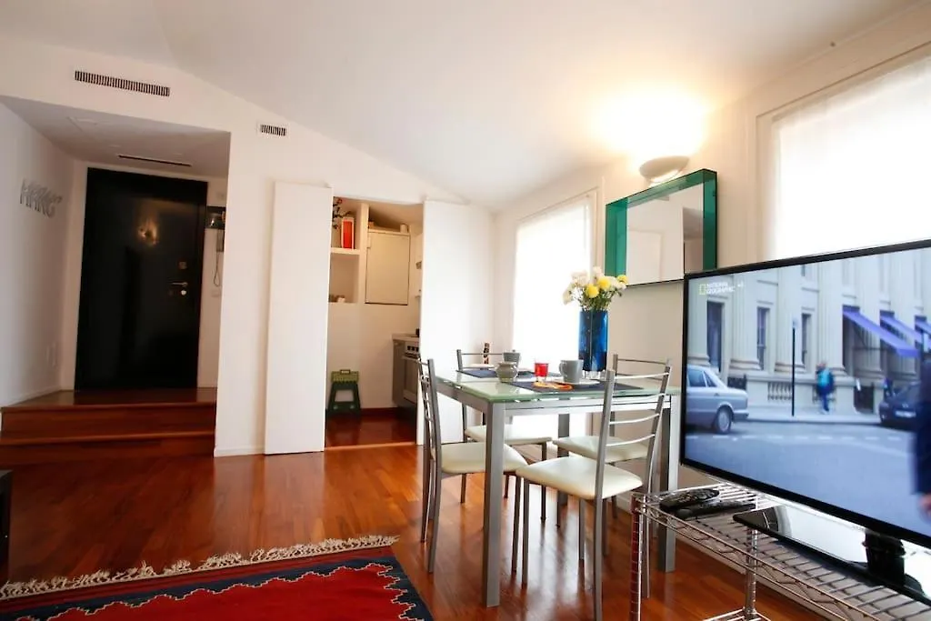 Charming Apartment In Brera/Centre Milaan
